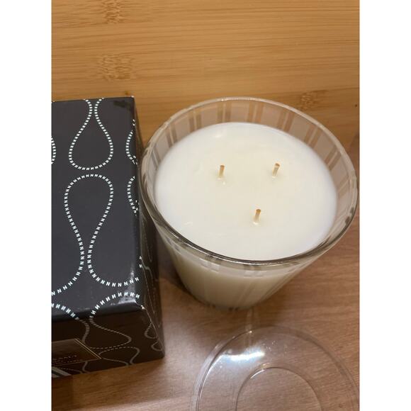 nest ocean mist and sea salt 21.1 oz scented candle - Picture 2 of 3